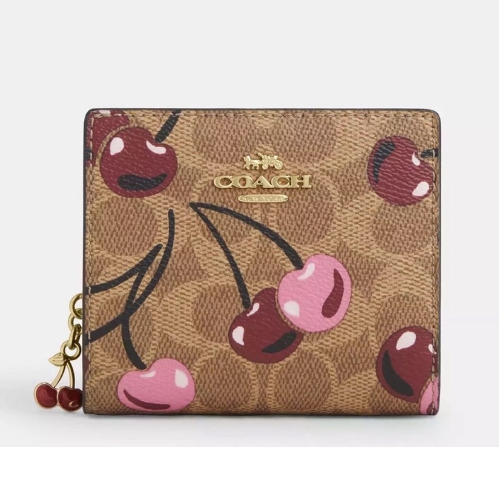 ❤️❤️❤️NEW Coach small snap wallet with cherry print/Gold tone hardware ❤️❤️❤️